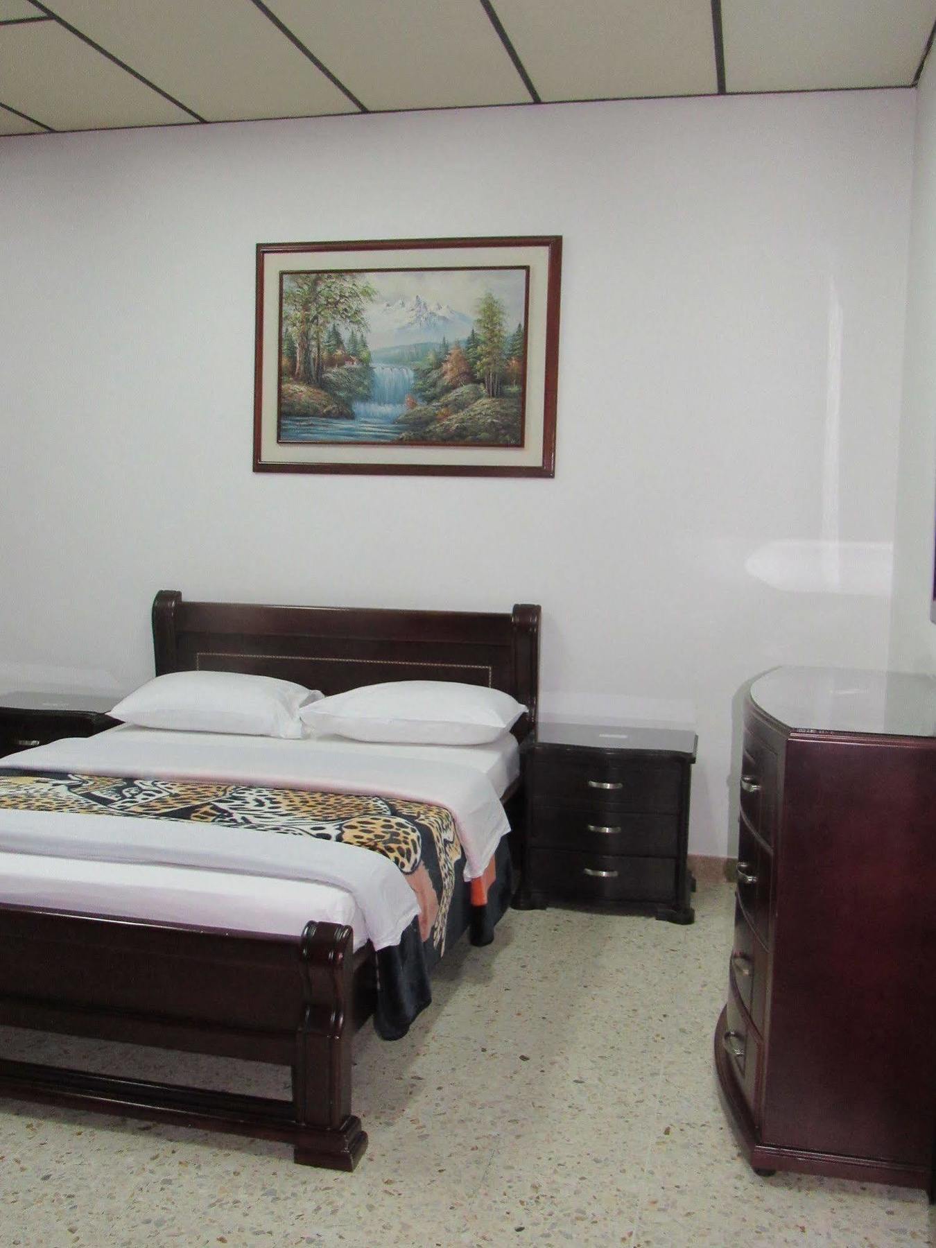 Hotel Ejecutivo Перейра Екстериор снимка