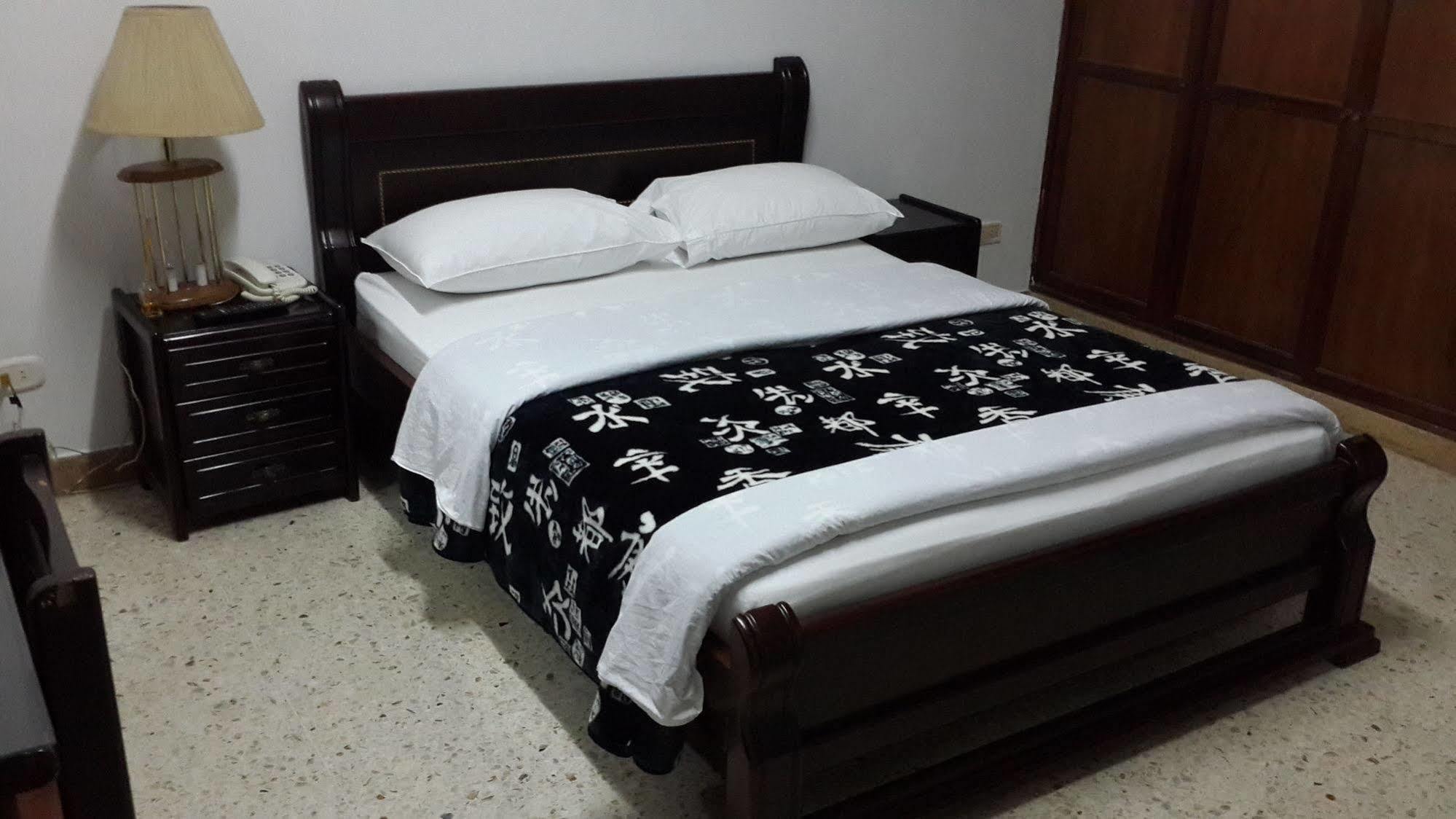 Hotel Ejecutivo Перейра Екстериор снимка
