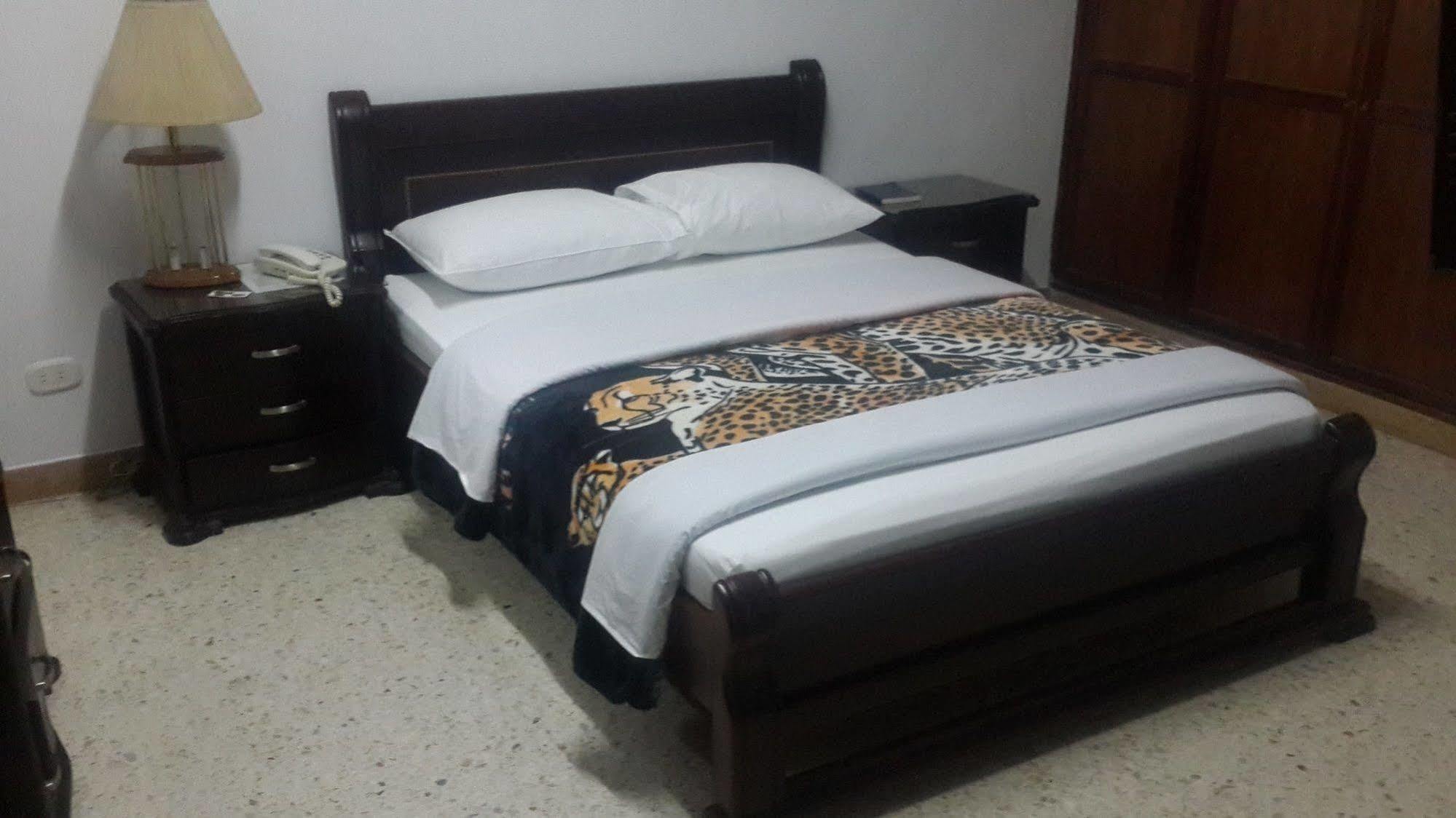 Hotel Ejecutivo Перейра Екстериор снимка